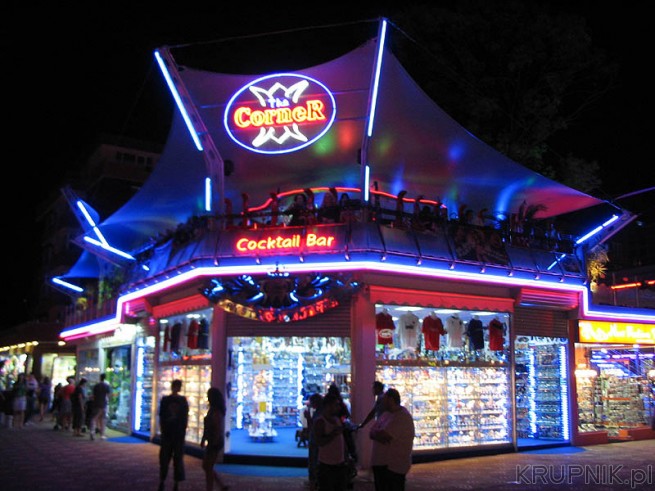 W Słonecznym Brzegu mnóstwo dyskotek i barów - klubów. Na zdjęciu Corner Coctail Bar