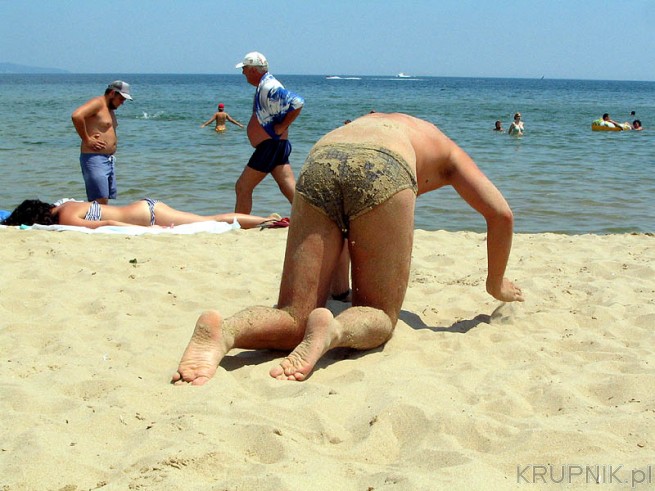 Uwaga, jeśli piłeś - nie wchodź do wody!. Rosjanie są znani z picia na plaży. ...