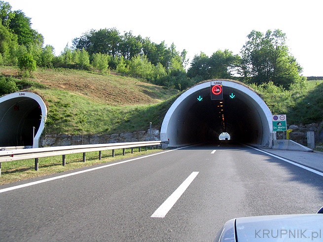 Tunele w Chorwacji - nowo powstające o rozmaitej długości. Najdłuższy ma chyba ...