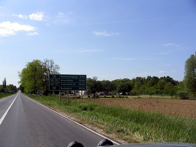 Przez Węgry również jedziemy drogami niepłatnymi czyli bez autostrad. Na nawigacji ...