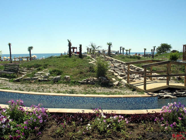 Ogród przed plażą w Obzor