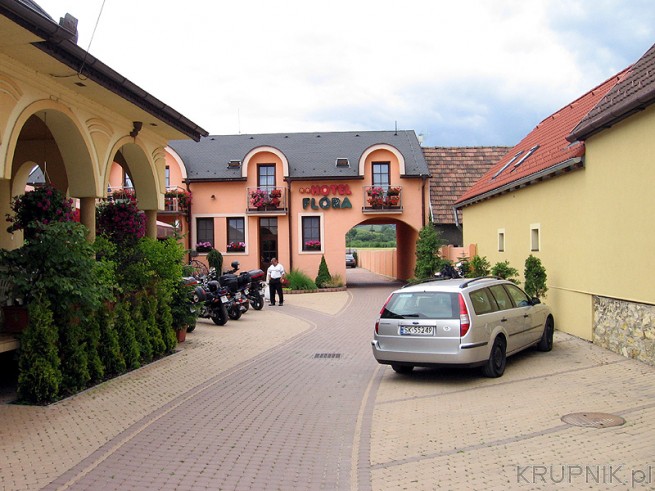 Hotel Flora - chyba najlepsze miejsce w Besenovej gdzie można zjeść w restauracji. ...
