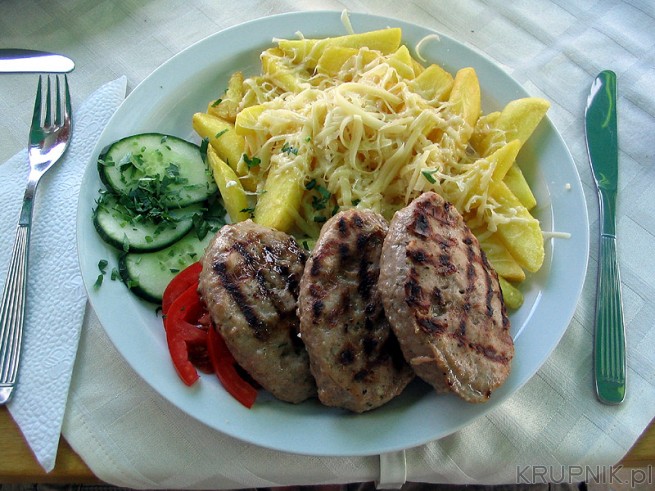 Typowo bułgarskie kotlety pod nazwą Kjufte. Kjufte to mielone mięso - kotlety ...