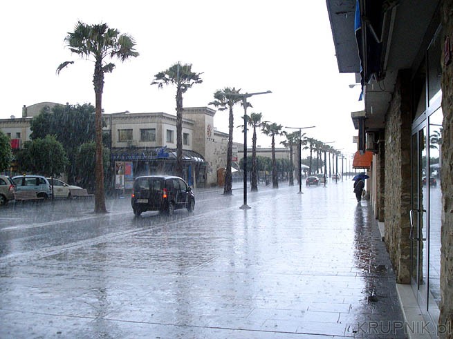 Pierwsze miasto w Chorwacji - Koper powitało mnie rzęsistym deszczem i gradem. ...