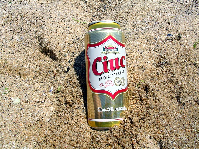 Ciuc Premium - rumuńskie piwo w Bułgarii. NIestety zakopałem w piachu przy wodzie ...