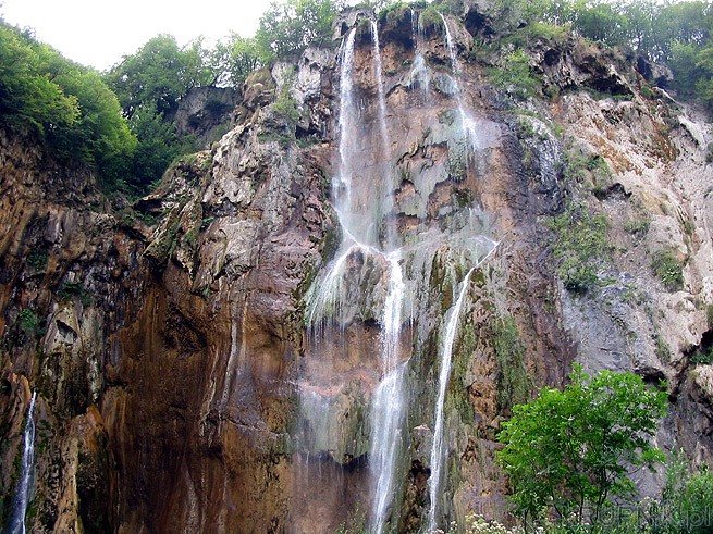 Wodospad Velky Slap o wysokości 78m. Ten wodospad zasila jeziora w wodę. Ogólnie ...
