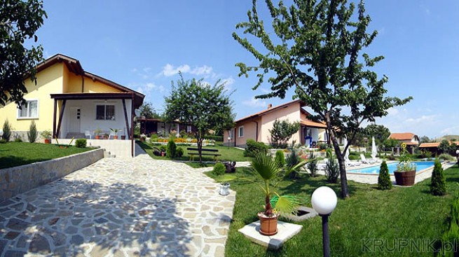 Domki są w miejscowości Bryastovets i oddalone są od Ravda (Bułgaria) w przybliżeniu ...