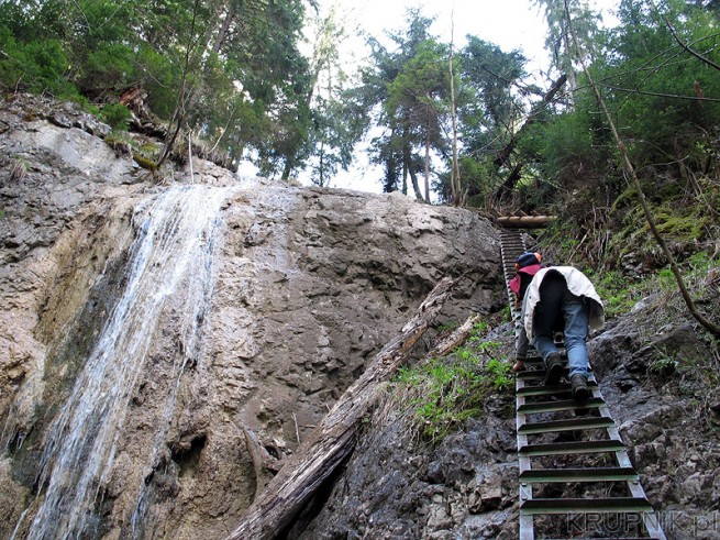 Wodospad Tęczowy - Duhovy vodopad - trasa jest jednokierunkowa, nie można schodzić ...