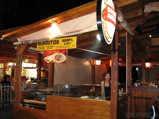 Burritos specjalność sprzedawana na ulicy. Bardzo smakowita kanapka z mięskiem. ...