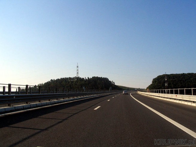 Autostrada jest rewelacyjna. Rumuni chyba lepiej radzą sobie z budową dróg niż ...