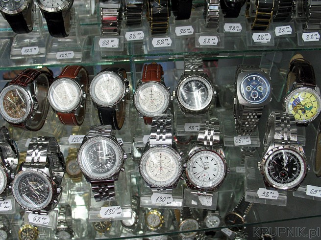 Podrabiane zegarki w Bułgarii na ulicy. Jeden z nich kosztuje aż 130 LV czyli ...