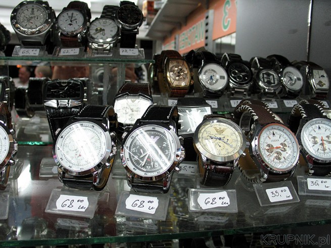 Zegarek Emporio Armani sprzedawany na ulicy cena 68lewa czyli 35 euro
